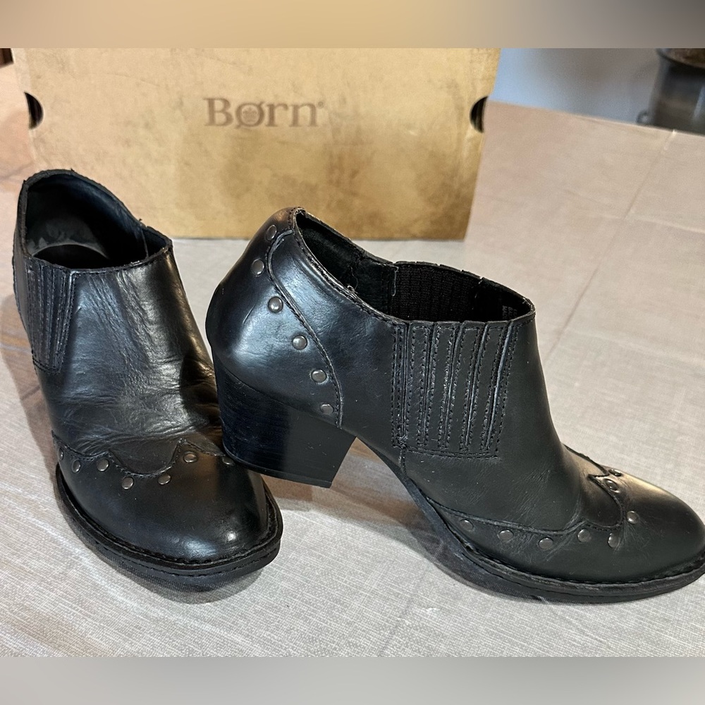 EUC Born western style leather shooties